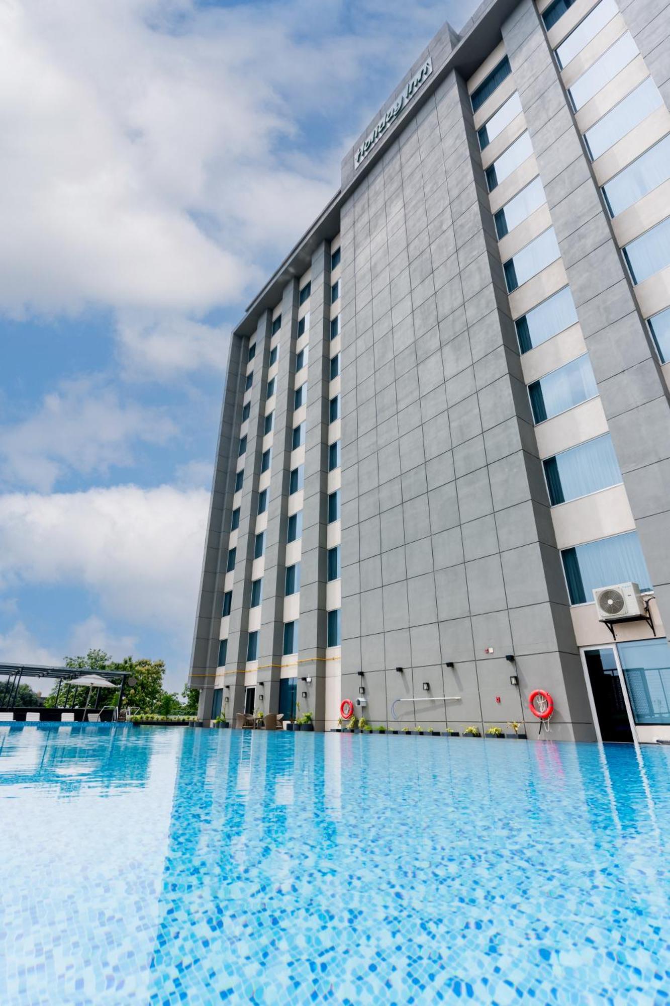 Holiday Inn Lucknow Airport By Ihg Extérieur photo