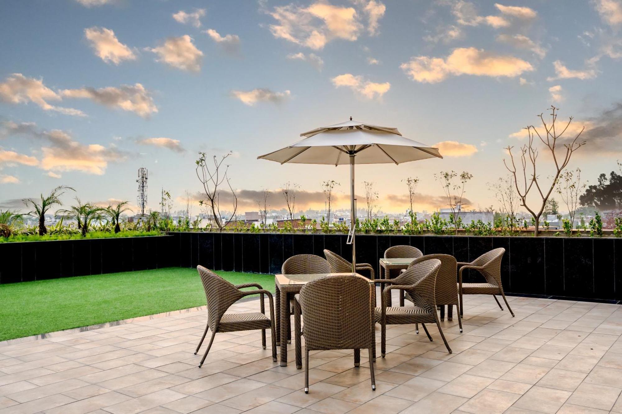 Holiday Inn Lucknow Airport By Ihg Extérieur photo