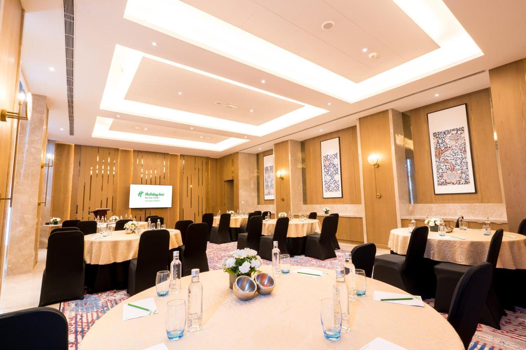Holiday Inn Lucknow Airport By Ihg Extérieur photo