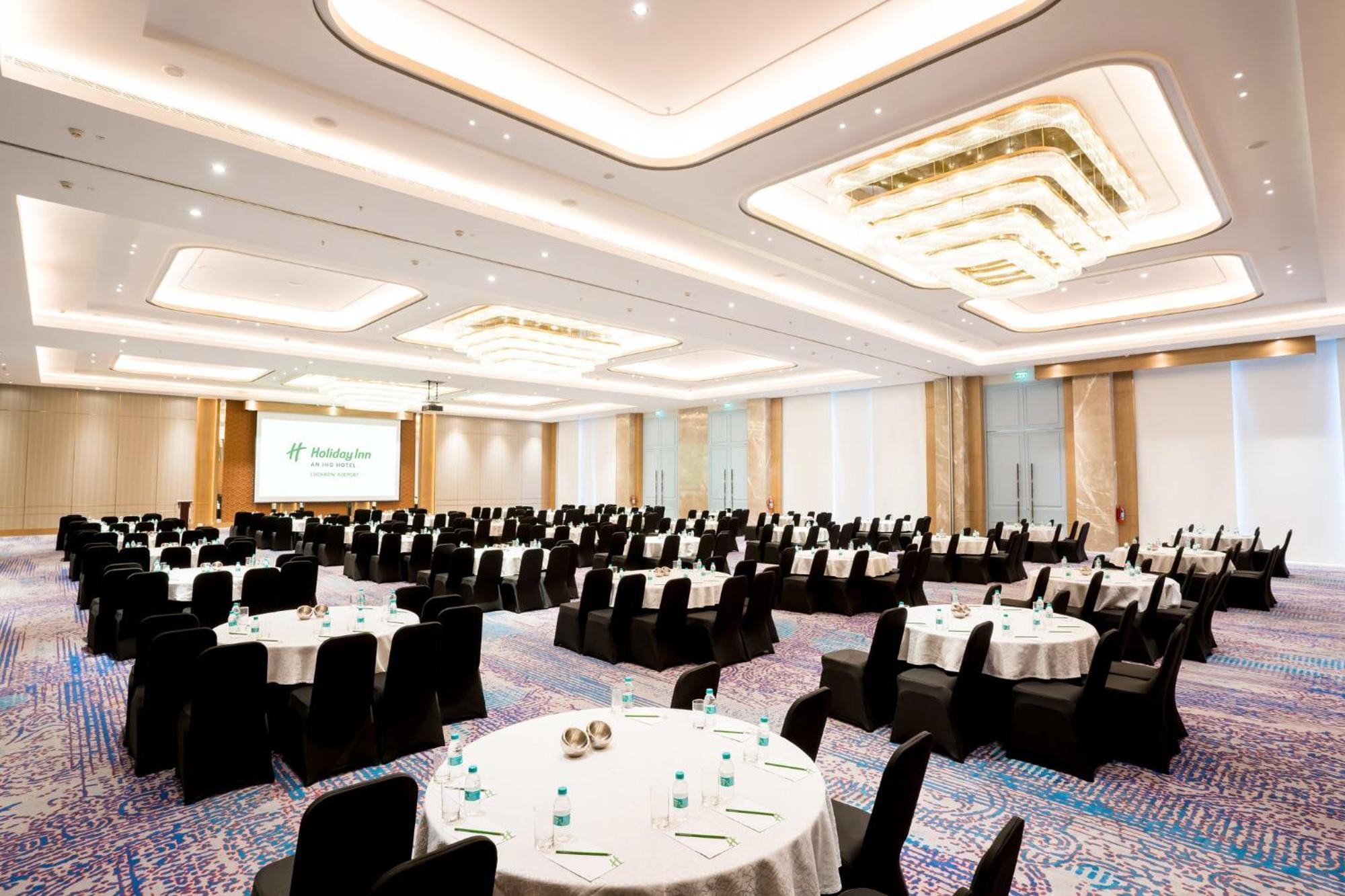 Holiday Inn Lucknow Airport By Ihg Extérieur photo