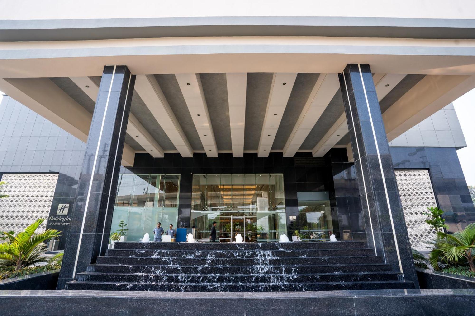 Holiday Inn Lucknow Airport By Ihg Extérieur photo