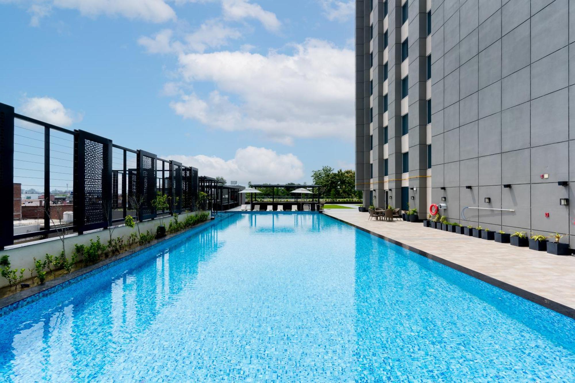 Holiday Inn Lucknow Airport By Ihg Extérieur photo