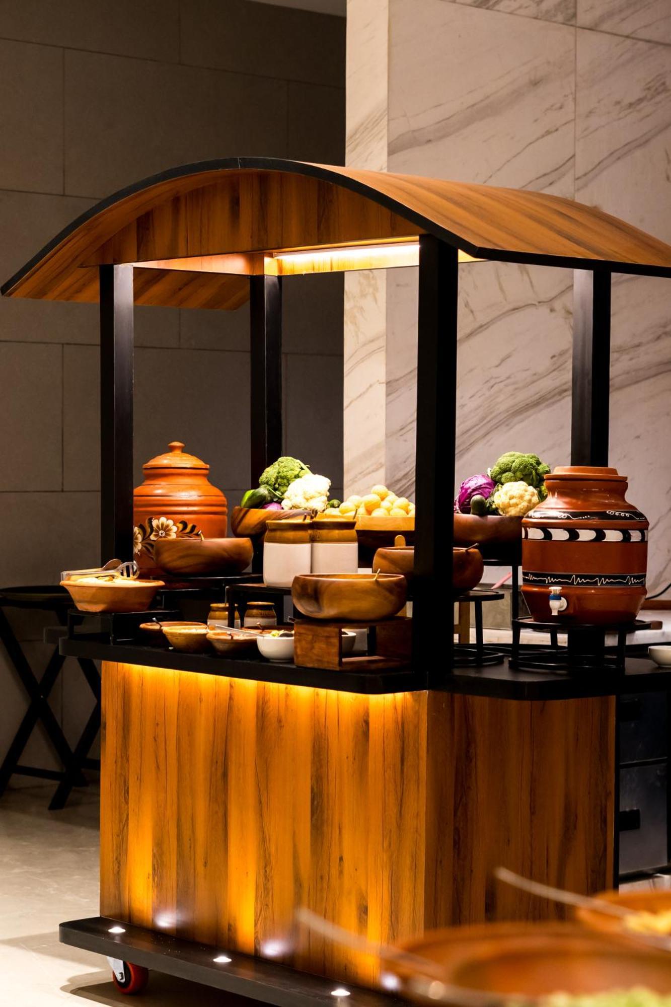 Holiday Inn Lucknow Airport By Ihg Extérieur photo