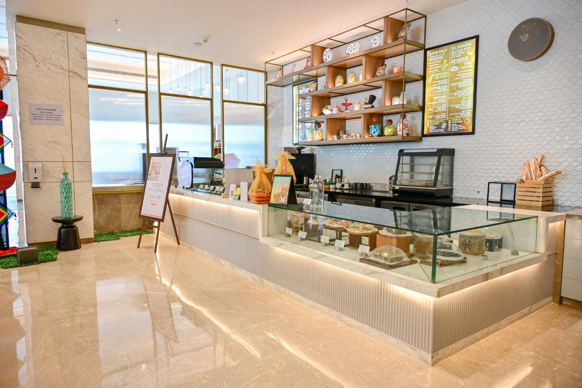 Holiday Inn Lucknow Airport By Ihg Extérieur photo