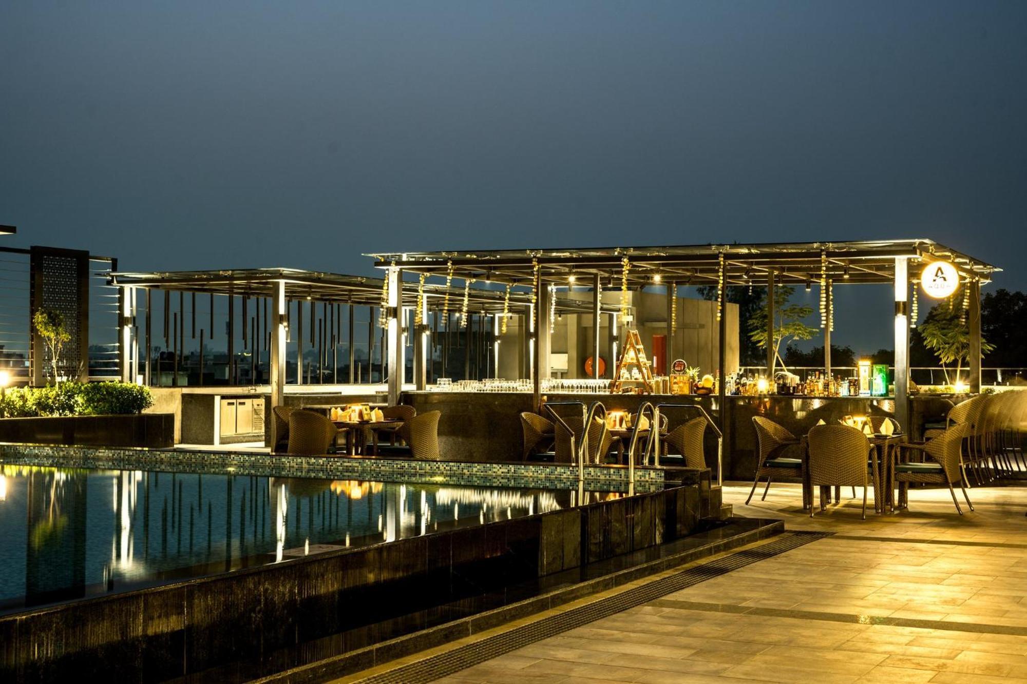 Holiday Inn Lucknow Airport By Ihg Extérieur photo